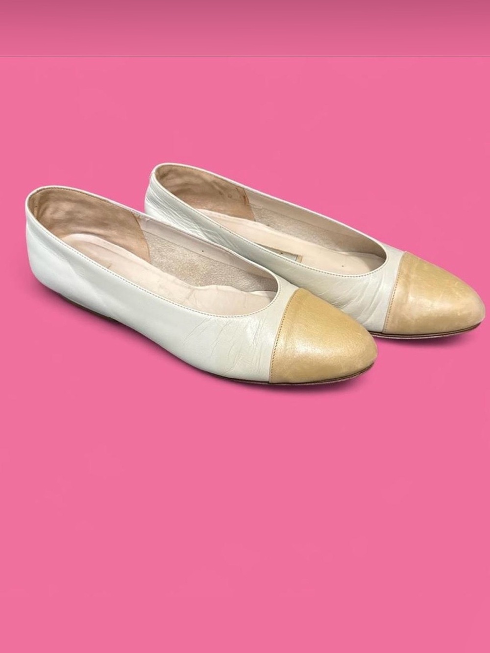 Vintage Rangoni of Florence Cream and Tan Leather Cap-Toe Ballet Flats
SIZE 5